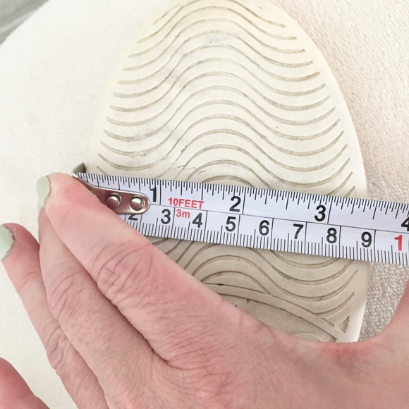 SOLD - Authentic Gucci Women’s Ace Sneakers Strip Bee White Leather - Picture 7 of 16